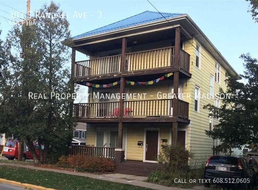 Primary Photo - Great 3rd story flat with massive balcony!