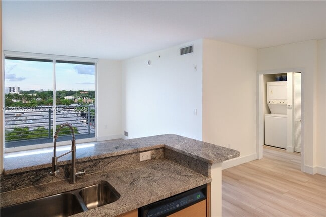 Foto del edificio - 2775 NE 187th St