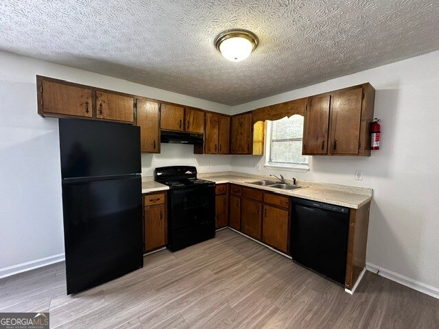 Building Photo - 121 Lake Dr