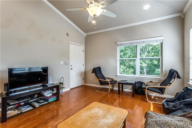 Foto del edificio - 3011 Speedway