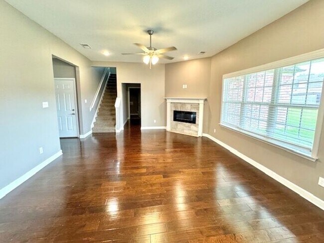 Foto del edificio - Now Leasing a 5 Bedroom 3 Bath Home In Olive Branch At Stateline