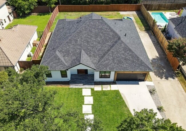 Foto del edificio - 6254 Linden Ln