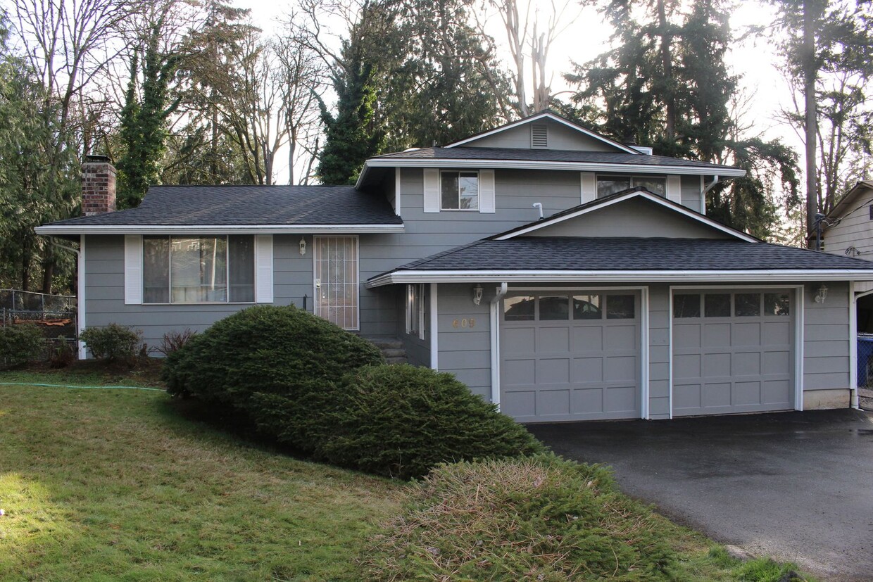 Foto principal - East Renton Highlands 4 Bedroom 2 Bathroom