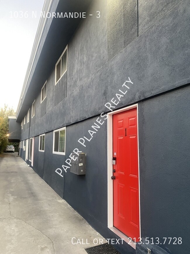 Building Photo - Townhouse in East Hollywood