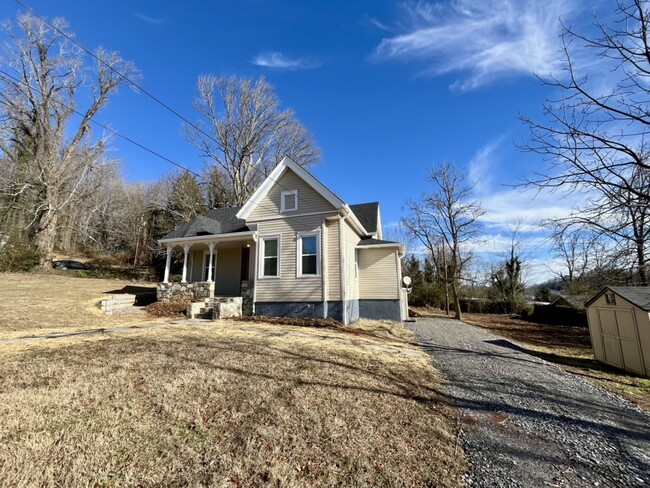 Building Photo - 46 N Thomason St