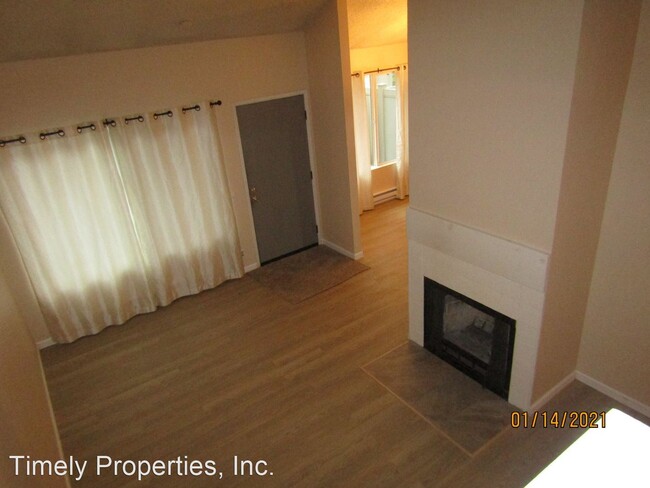 Building Photo - 6627 Meadow Pines Ave