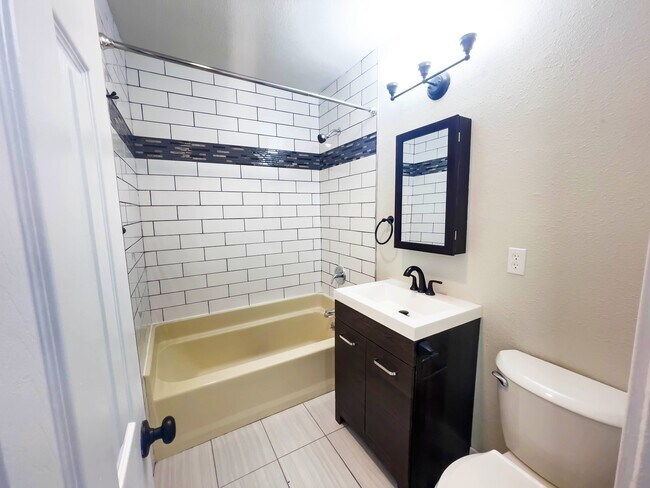 Foto del edificio - 3641 Steele St
