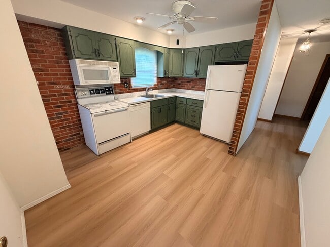 Building Photo - 4032 Dolbil Dr