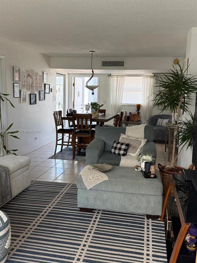 Foto del edificio - 447 NE 195th St