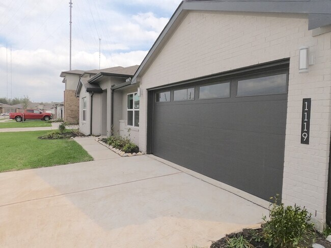Foto del edificio - 1119 Hyde Lk Ln