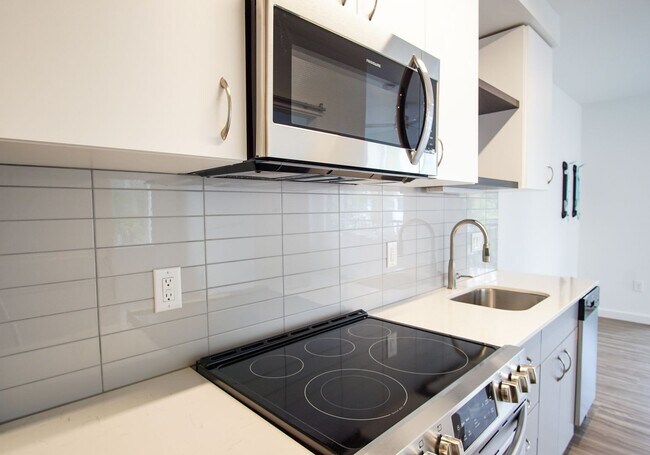 Foto del edificio - Stunning 1-Bedroom w W/D + Balcony Ready Mid-June!