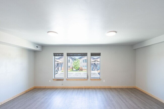 Foto del edificio - 2 BED 1 BATH APARTMENT IN REXBURG