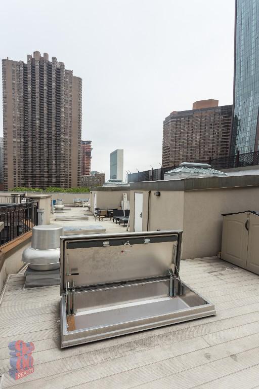 Foto del edificio - 330 E 35th St