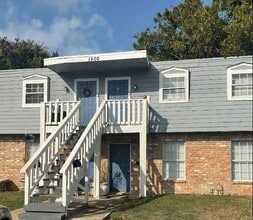 Building Photo - 1502 Oleander