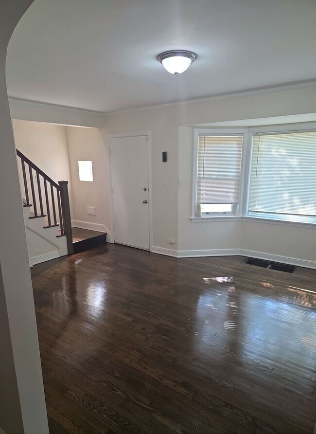 Foto del edificio - Charming 4BR Home with Spacious Layout, Mo...