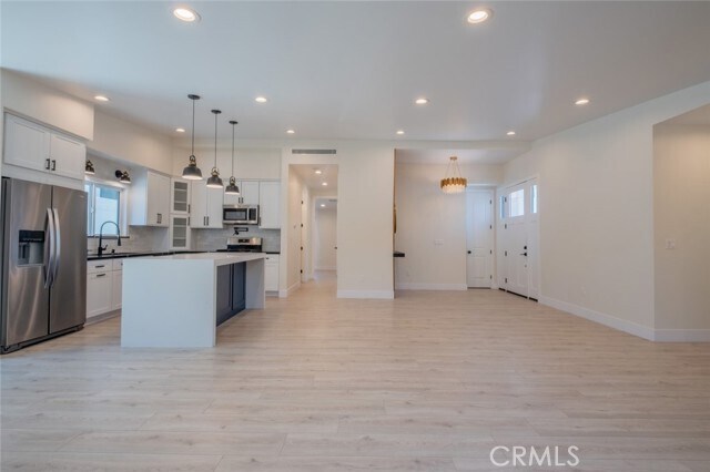 Foto del edificio - 6437 Longridge Ave