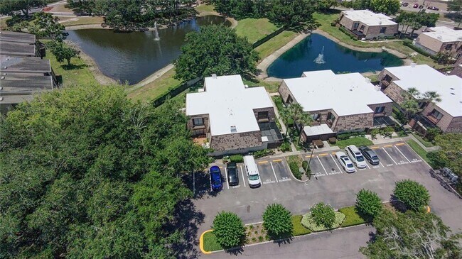 Foto del edificio - 15206 W Pond Woods Dr