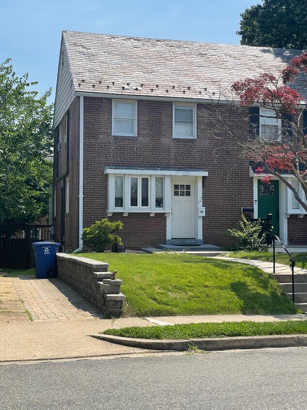 Foto principal - 627 N Nelson St