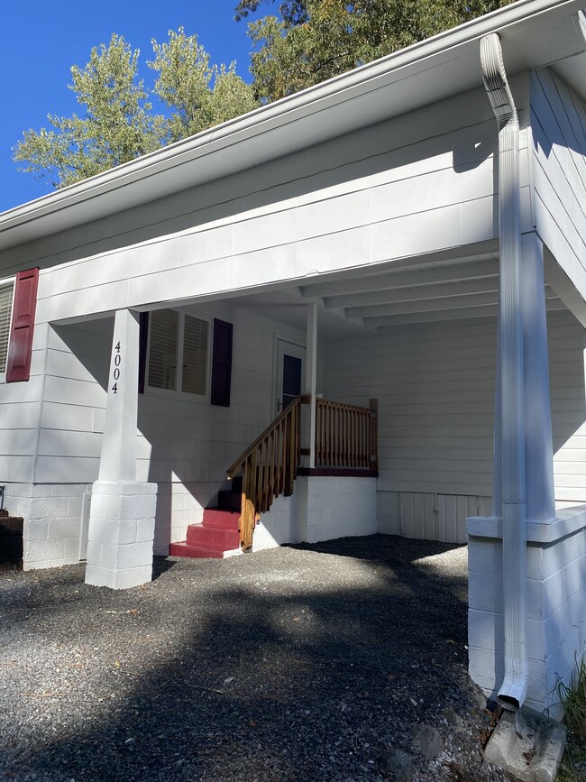 Photo - 4004 Luwana Ln House