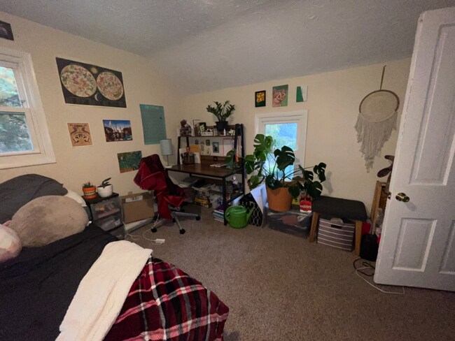 Foto del edificio - 421 Dodge St