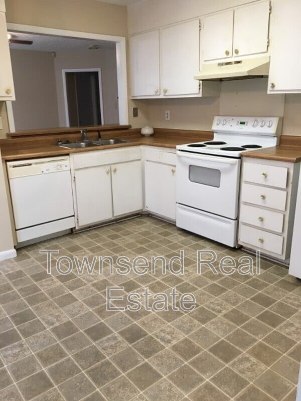Building Photo - 7045 Candlewood Dr
