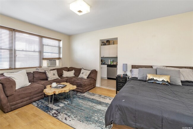 Building Photo - 251 W Broadway