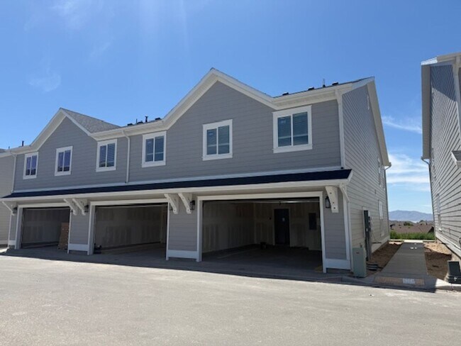 Foto del edificio - Half off first months rent - Beautiful new construction town home with central air, EV charging, ...