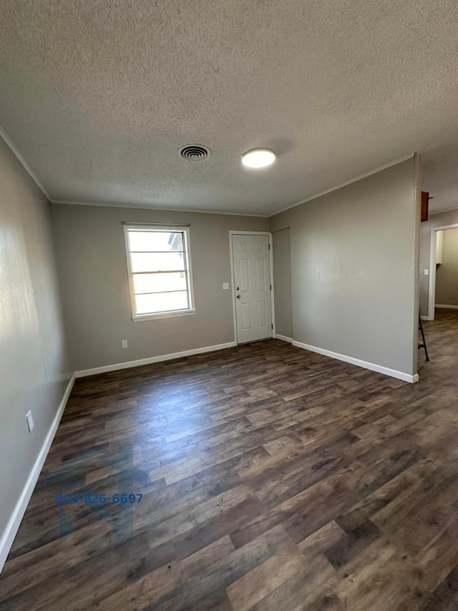 Building Photo - 102 S Wills St