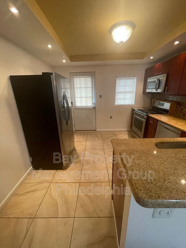 Building Photo - 234 Sparks St