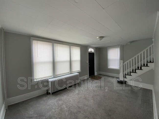 Building Photo - 12 E Burd St