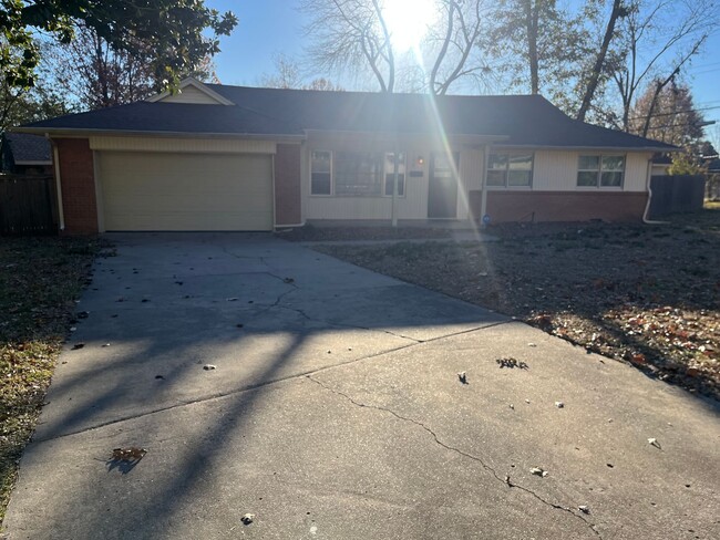 Building Photo - Beautiful family home in Tulsa