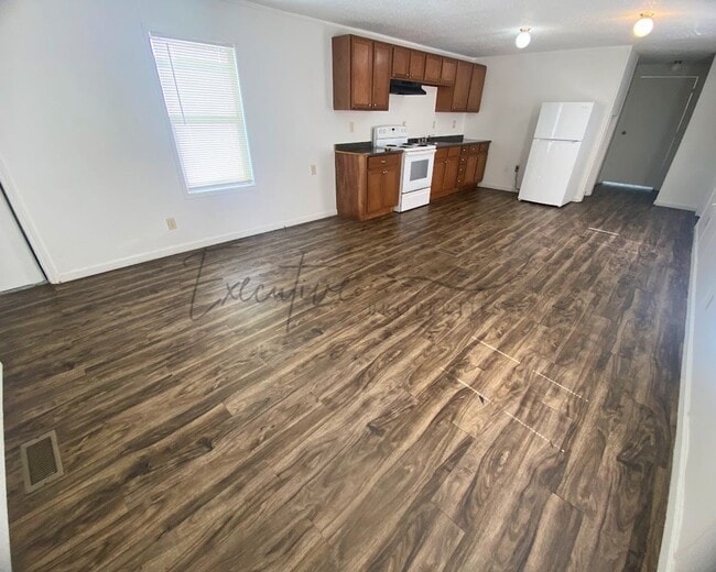 Building Photo - Move-In Ready 3BR, 1BA – Most Utilities Included in Rent!