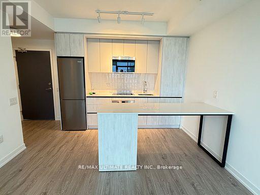 Photo du bâtiment - 2485 Eglinton Ave W