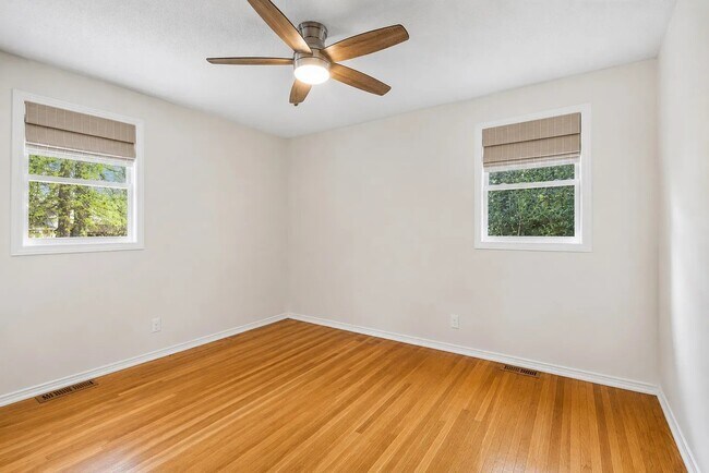 Building Photo - 517 Adamwood Dr