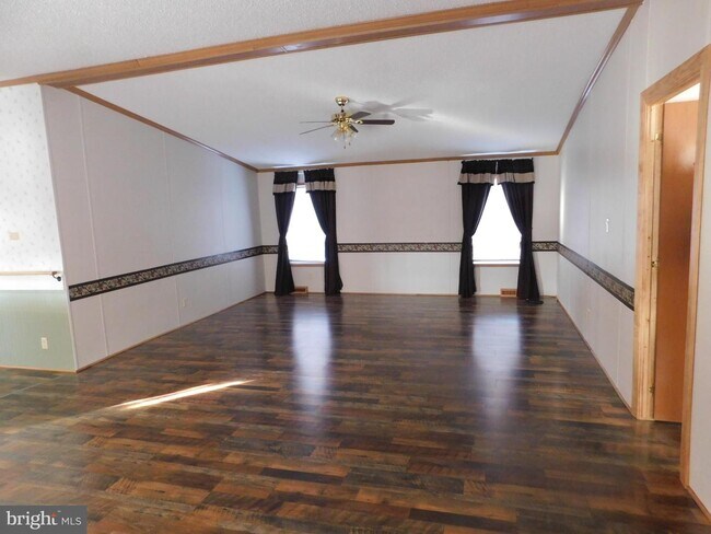 Building Photo - 2294 Russell Rd
