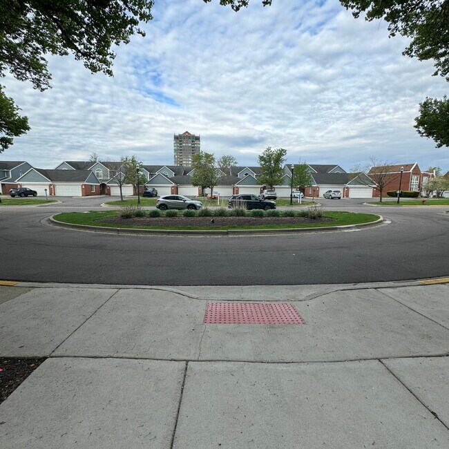 Entrada principal/Paisajismo - 250 E Harbortown Dr