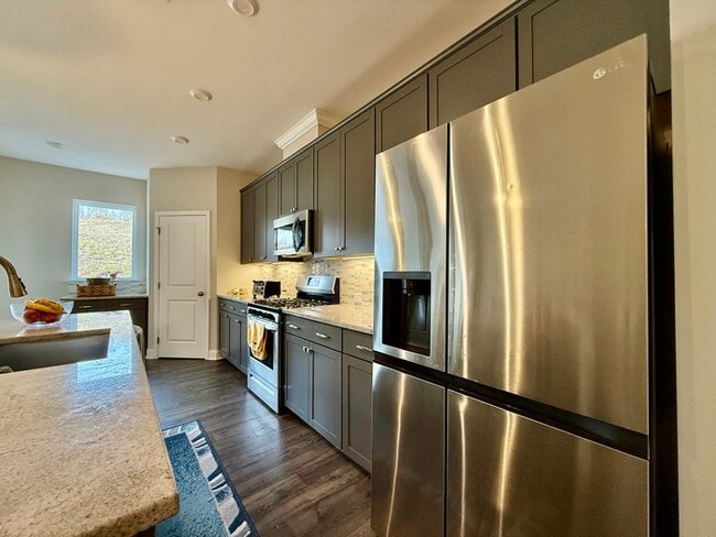 Building Photo - 254 Deardom Wy