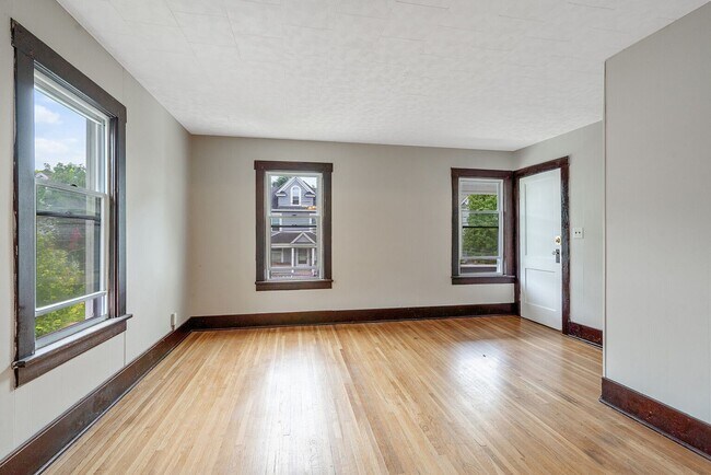 Foto del edificio - 316-318 Tennyson Ave.