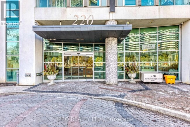 Building Photo - 220-220 Burnhamthorpe Rd W
