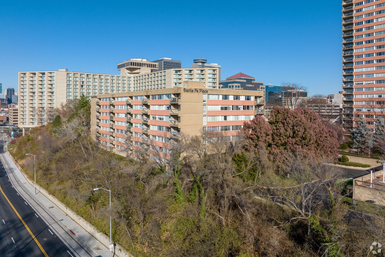 Primary Photo - Santa Fe Condominiums