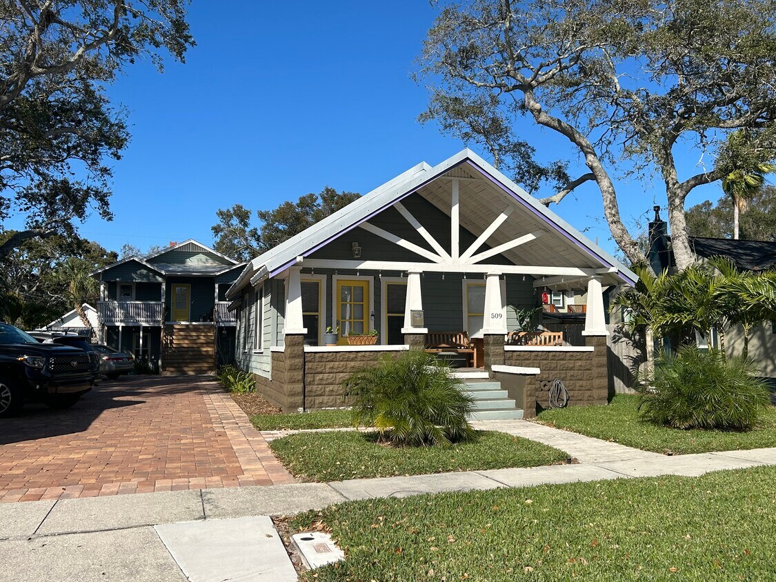 Cozy Florida Bungalow - 509 29th Ave S