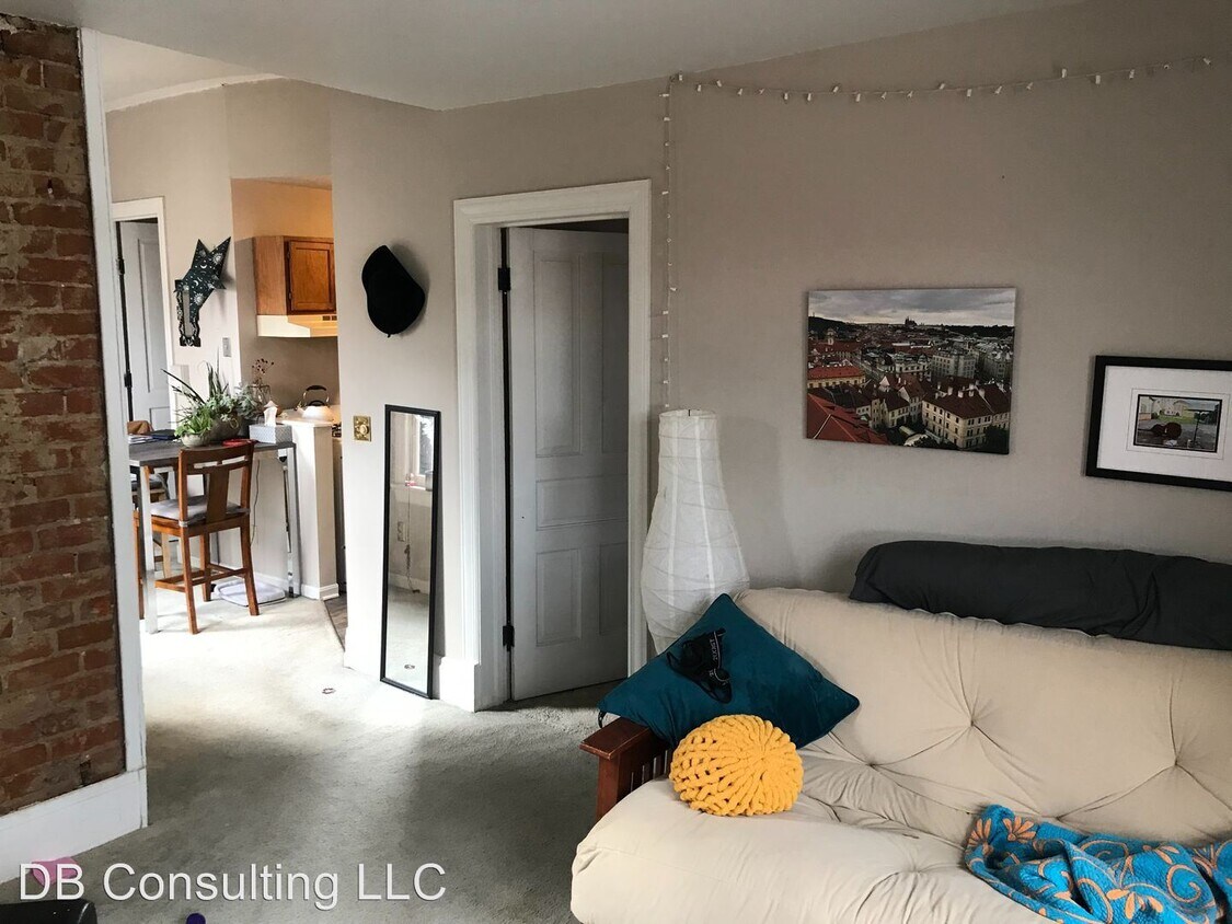 17 W Hollister St, Cincinnati, OH 45219 Room for Rent in Cincinnati, OH