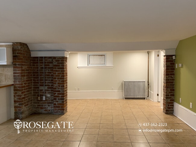 Building Photo - Pet-Friendly 1-Bedroom + Den Multiplex in Hamilton | 1,000 Sq. Ft. + Balcony