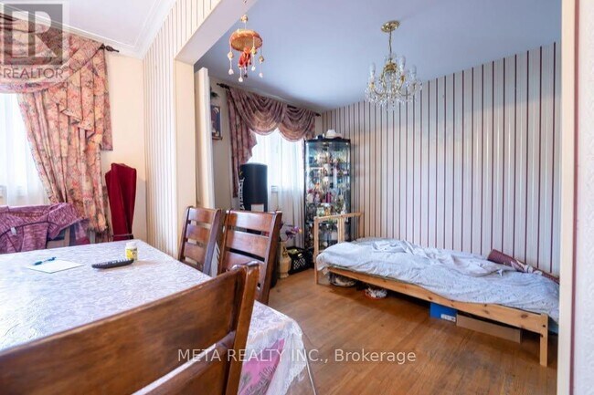 Photo du bâtiment - 79 Chestermere Blvd