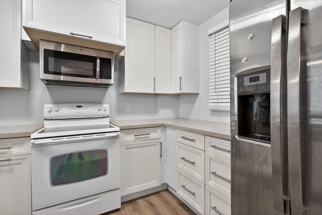 Building Photo - 107 Royal Pk Dr