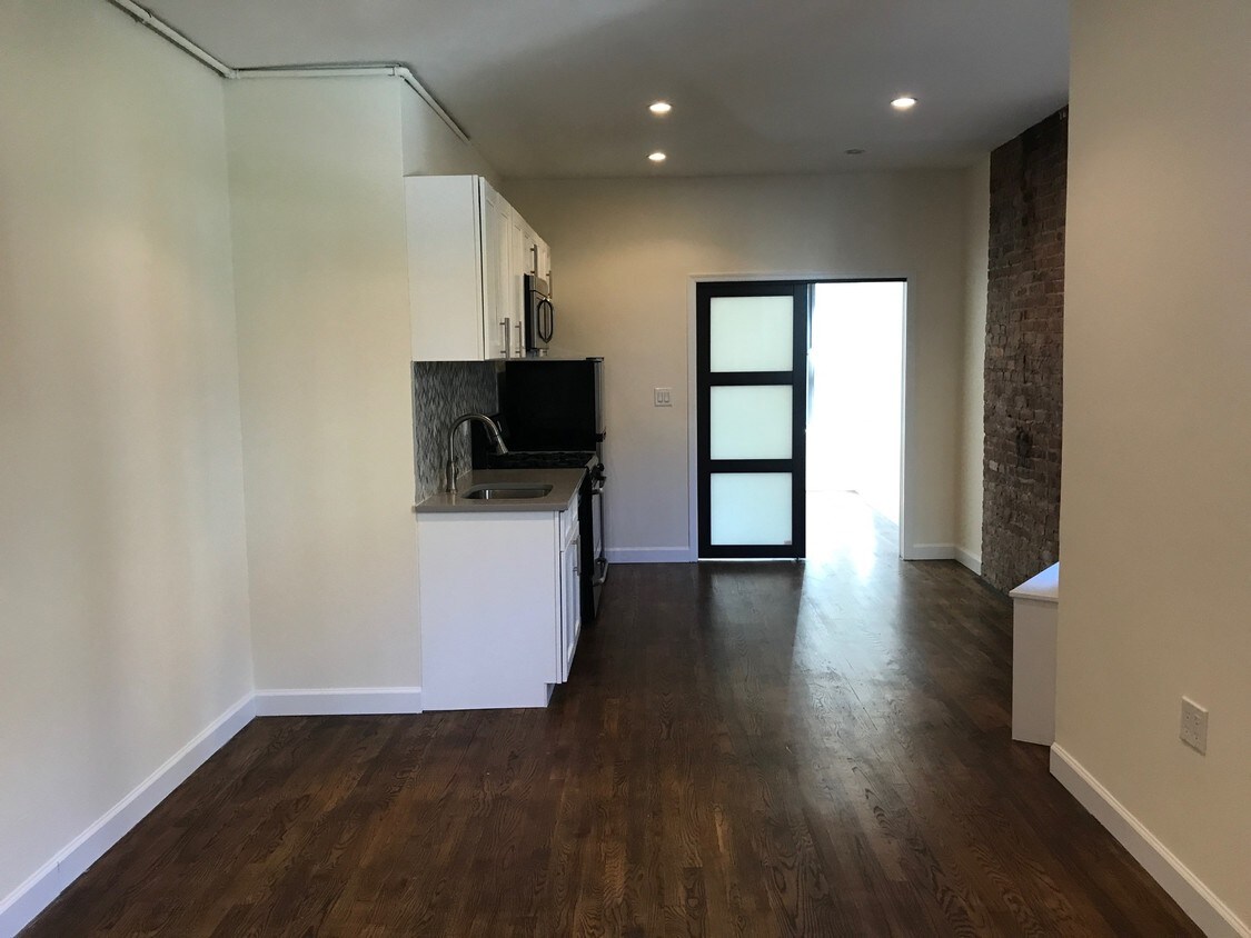 Primary Photo - 68 W 3rd St