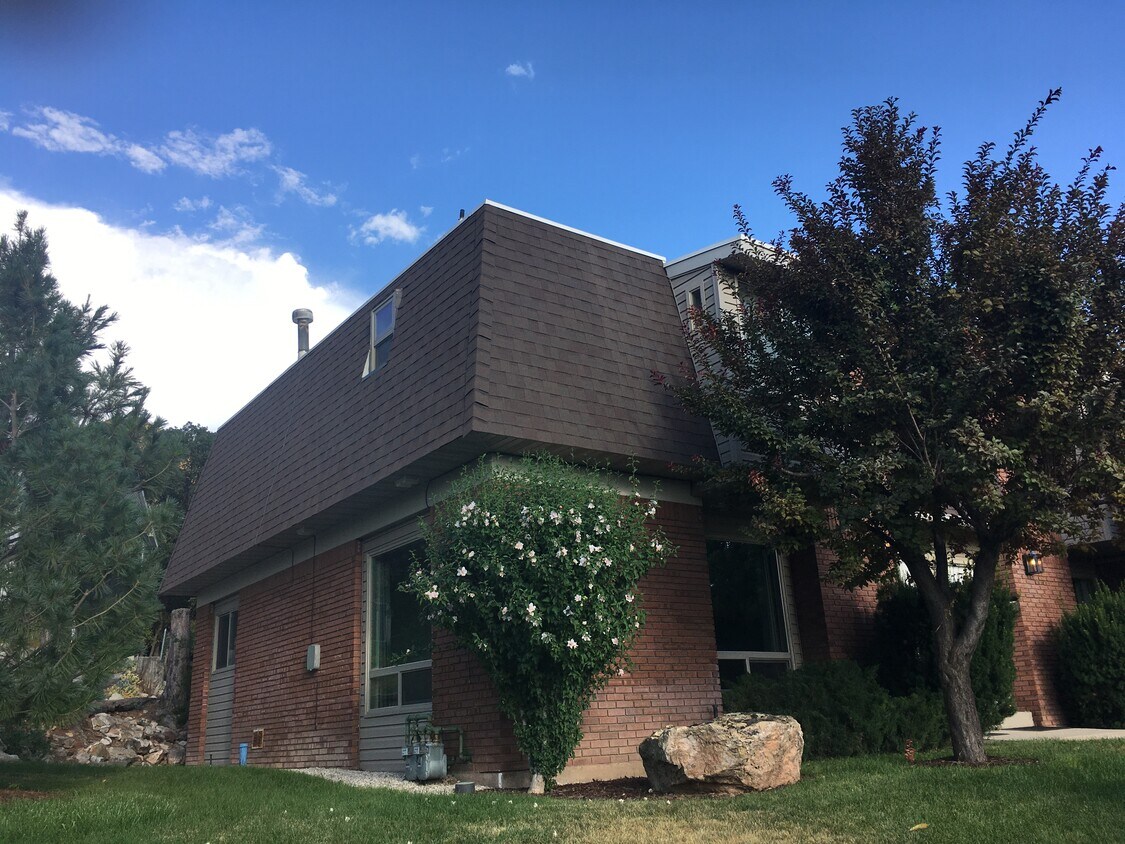 1819 S Laurelhurst Dr, Salt Lake City, UT 84108 Townhouse for Rent in