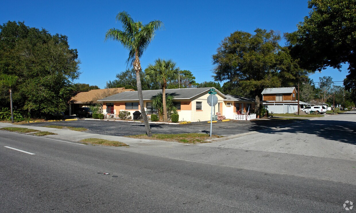 Primary Photo - Kenwood Villas