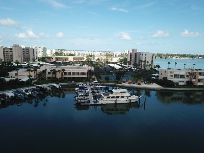 Foto del edificio - 7420 Bay Island Dr S