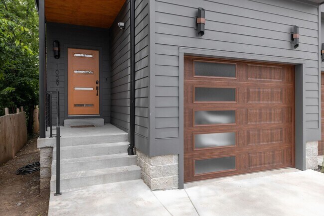 Foto del edificio - Great modern HPR with garage and view of t...
